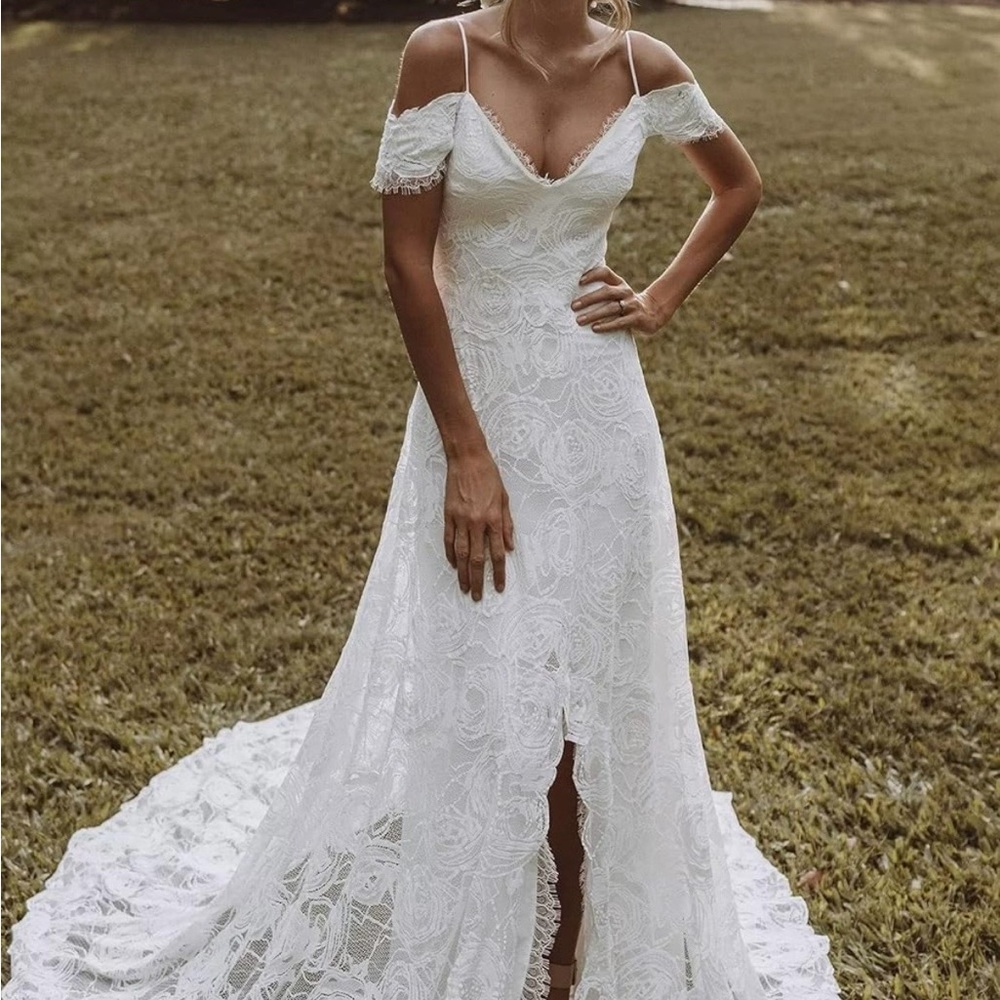 Elegant White Lace Off-Shoulder Wedding Dress